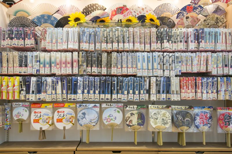 cửa hàng 100 yên